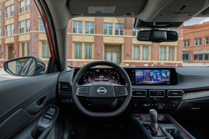 Nissan Sentra 2026 tiene una pantalla dual más grande.