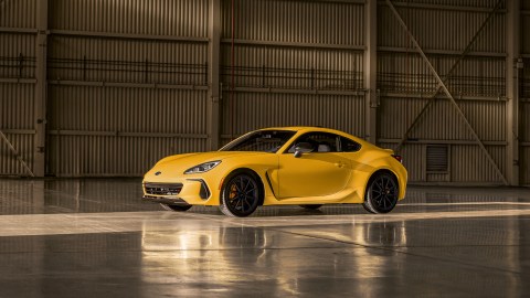 Subaru BRZ Series Yellow 2026 usa un acabado Sunrise Yellow.