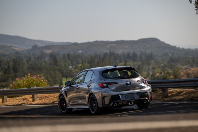 Toyota GR Corolla 2026 tiene más estabilidad y agarre.
