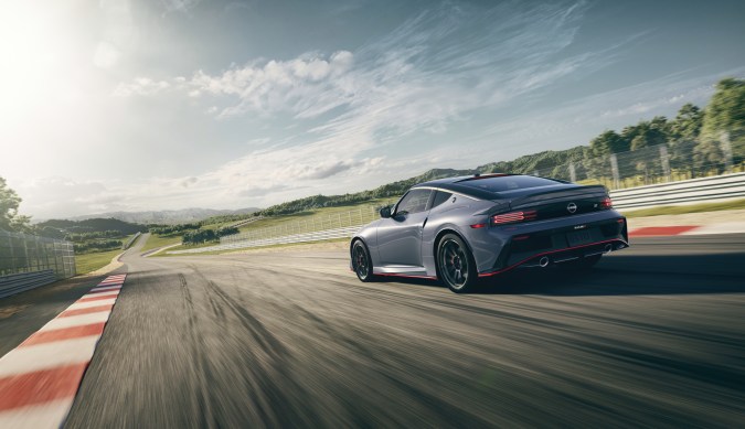 Nissan Z Nismo 2025 tiene 450 caballos de fuerza.