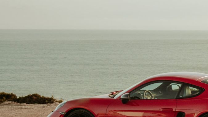 Porsche 718 Boxster y Cayman mantendrán motores a gasolina en sus versiones de alto rendimiento.