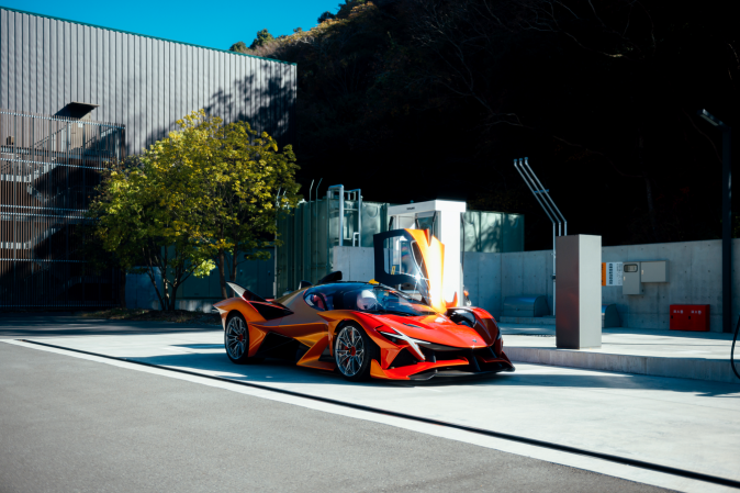 Descubre el V12 de 6.3L del Apollo Evo, pura potencia para circuitos.