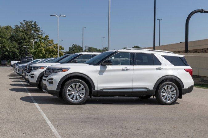 Ford retira 1.5 millones de autos por fallas en cámaras traseras: ¡conoce los modelos afectados!