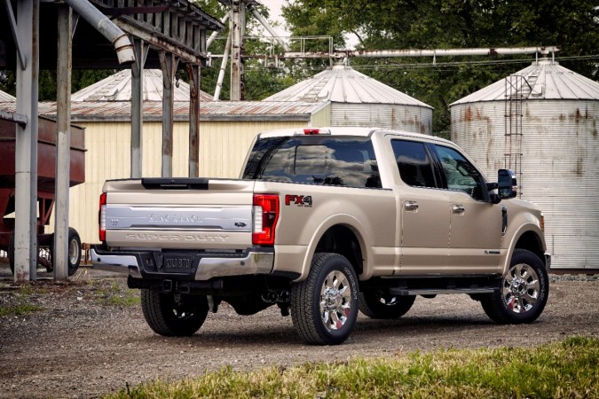 Comparativa de espacio interior en Crew Cab vs Double Cab