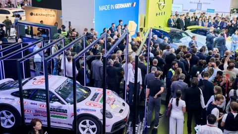 Descubre el Salón de Múnich 2025: autos eléctricos e híbridos en las calles históricas.