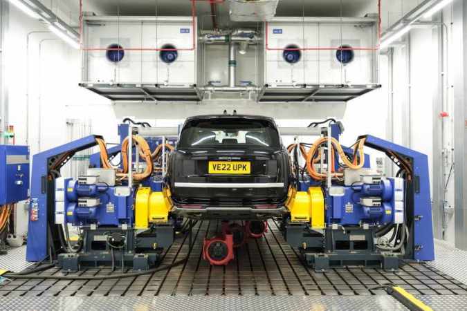 Ciberataque detiene producción global en Jaguar Land Rover.