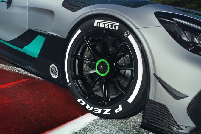 Mercedes-AMG GT2 Edition W16 usa llantas de magnesio.