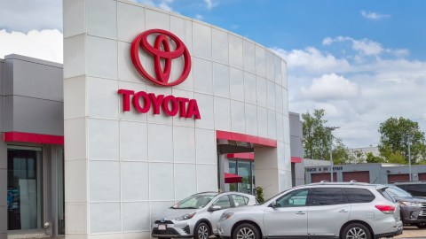 Falla en pantalla de Toyota: ¿Tu auto está en la lista de revisión?