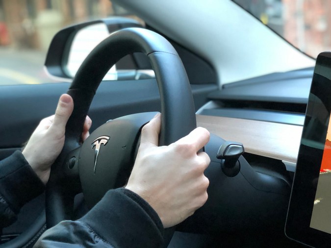 Explora los juegos arcade de Tesla para un entretenimiento sin fin.