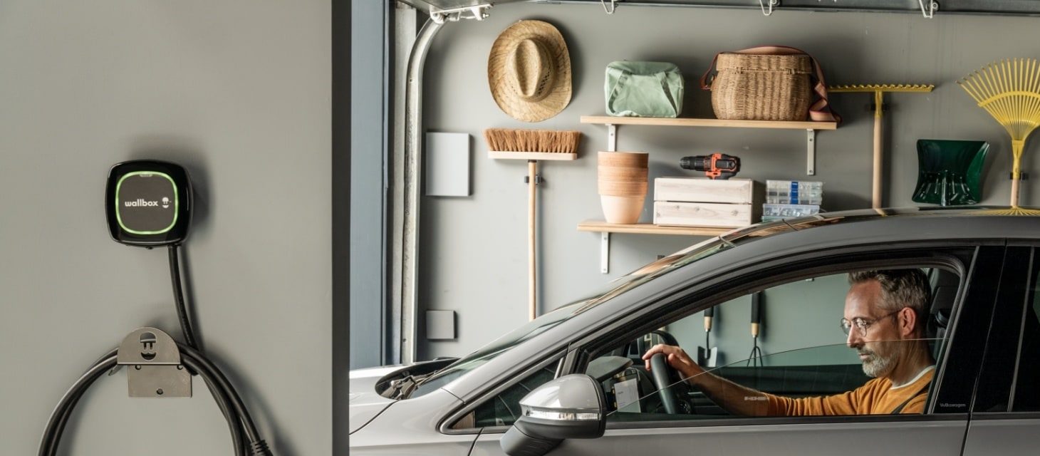 Wallbox Pulsar Plus: potencia compacta para tu garaje eléctrico.
