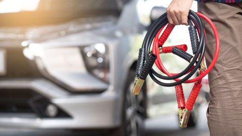 Los cables auxiliares son útiles para cualquier emergencia de batería.