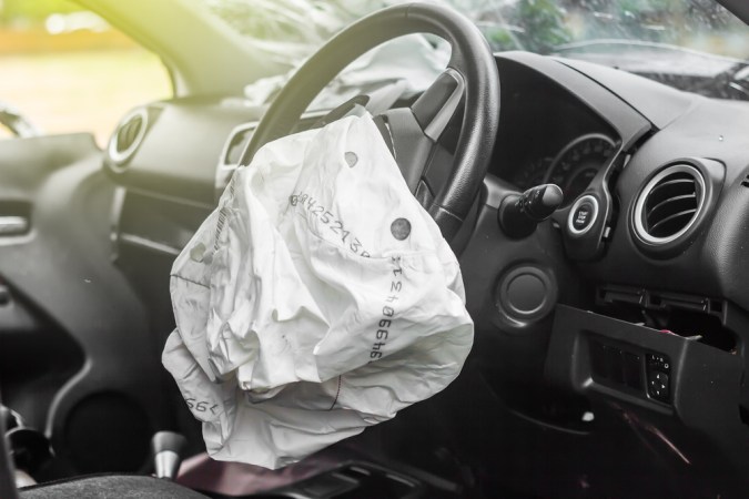 Cómo identificar airbags falsificados que circulan en EE.UU.
