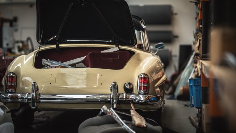 Tiempo y dinero: lo que necesitas para restaurar un auto en USA.