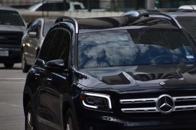 ¿Por qué algunos autos en EE.UU. llevan solo una placa?