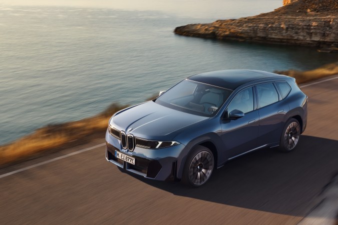 BMW iX3 tiene un diseño innovador.