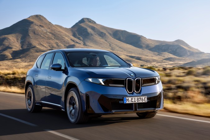 BMW iX3 tiene líneas totalmente innovadoras.