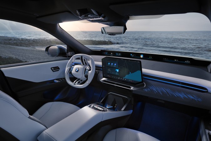 BMW iX3 tiene un interior espacioso y tecnológico.