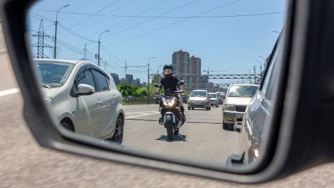 cómo conducir cerca de motociclistas