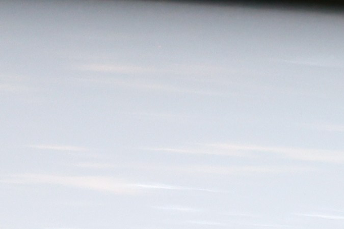 mujer discutiendo en el tráfico