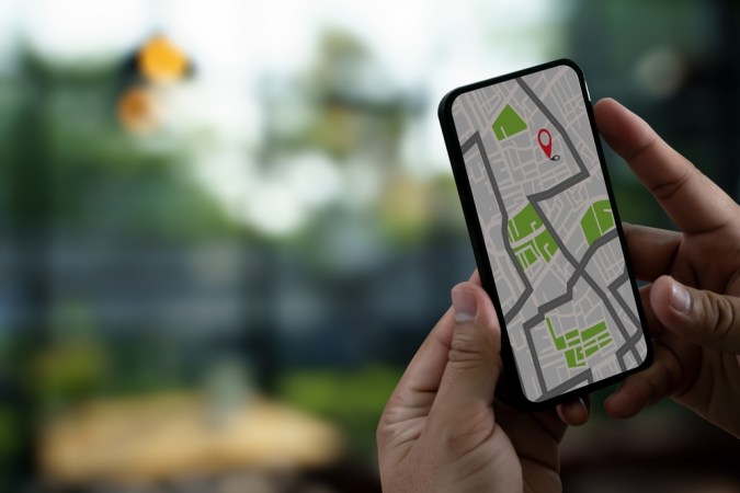 Pasos clave para identificar un rastreador GPS oculto en tu carro.