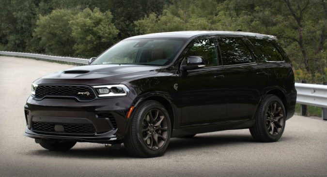 Dodge Durango SRT 2026 incorpora un motor supercargado V8 de 6.2 litros.