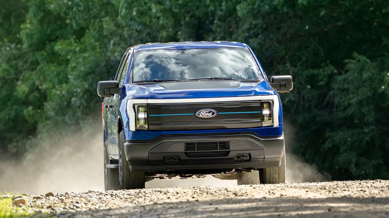 Ford F-150 Lightning STX tiene capacidades todoterreno.