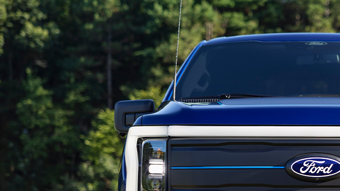 Ford F-150 Lightning STX tiene algunos elementos más robustos.