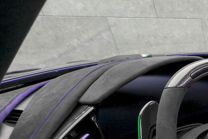 Fibra de carbono forjada: el sello distintivo del Equestre.