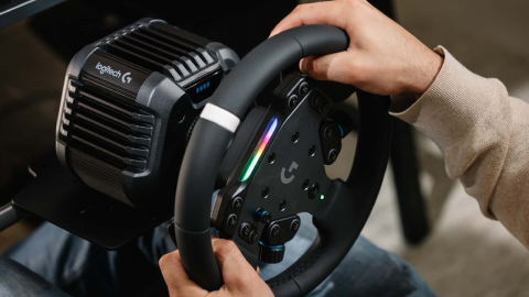 Volante Logitech G Series RS50 ofrece un agarre cómodo.