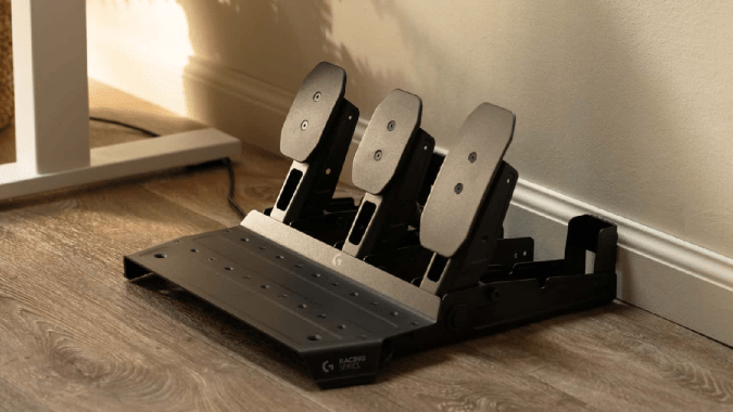 Pedales Logitech G Series RS50 tienen buena respuesta y sensación.