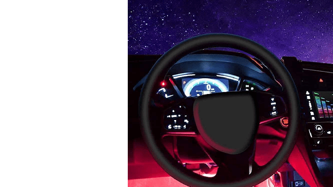 Las tiras LED para interiores dan personalidad al auto.