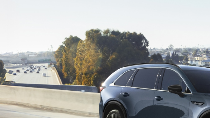 Mazda CX-90 2026 presenta motores con turbo para mayor potencia.