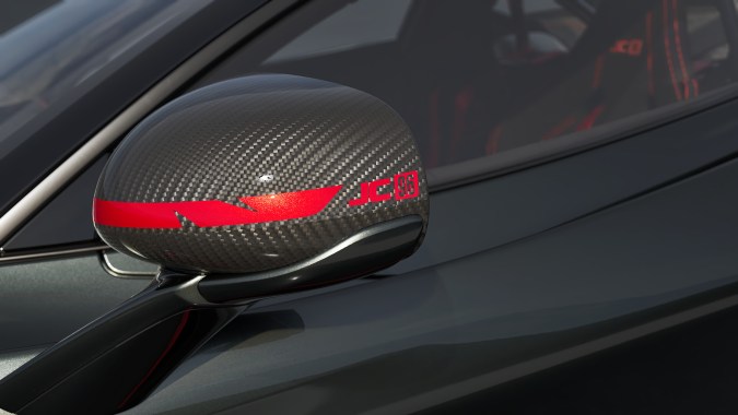 McLaren 750S JC96 Japan Limited Edition tiene detalles en fibra de carbono.