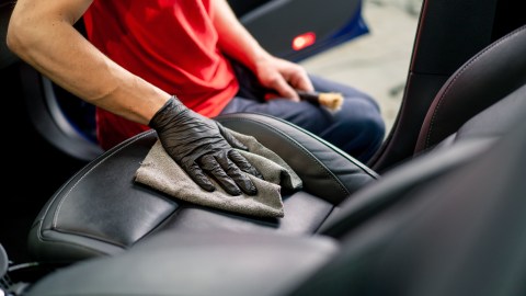 Descubre los mejores limpiadores de cuero para autos en 2025 y mantén tu interior impecable.