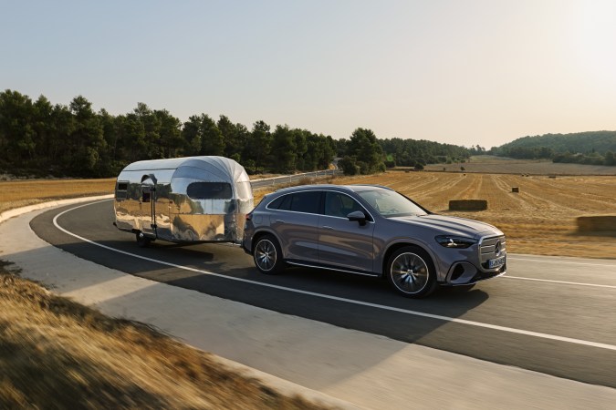 Mercedes-Benz GLC EQ 2026 tiene una capacidad de remolque de 5,000 libras.