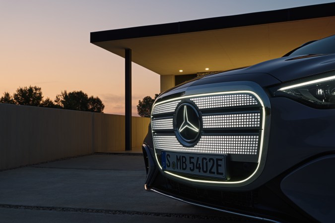 Mercedes-Benz GLC EQ 2026 tiene una parrilla nueva.