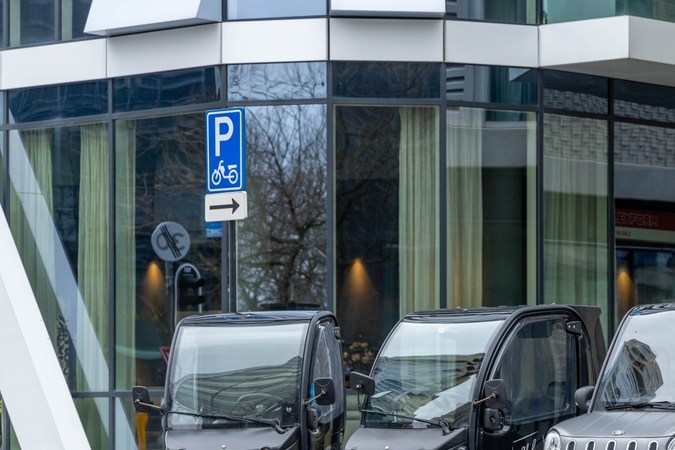 Vehículos eléctricos lideran el cambio en la industria automotriz 2025-2027.