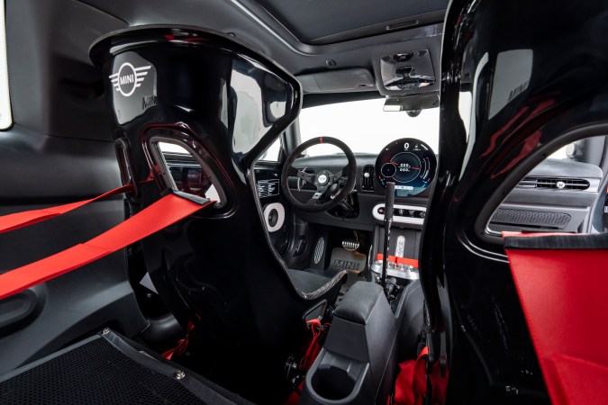 Mini JCW x Deus "The Machina" está inspirado en las carreras.
