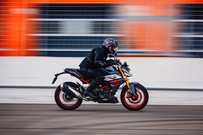 Cuida tu motocicleta: 10 hábitos que debes evitar al manejar.