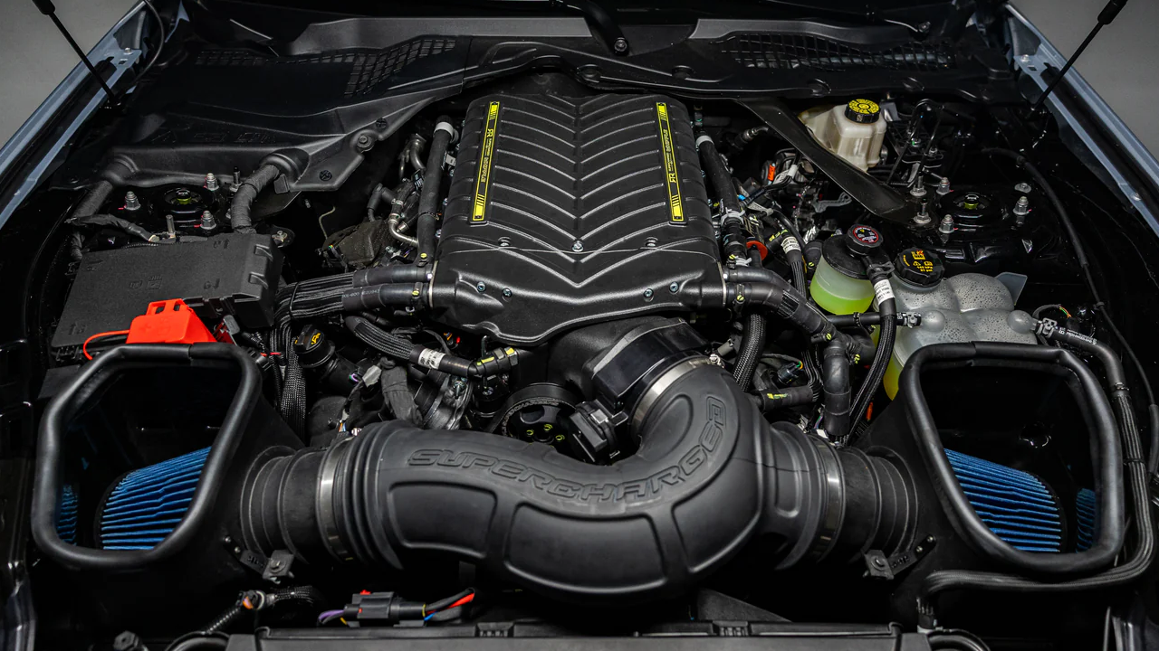 RTR Mustang Spec 5 2026 tiene un motor V8 que genera más de 800 caballos de fuerza.