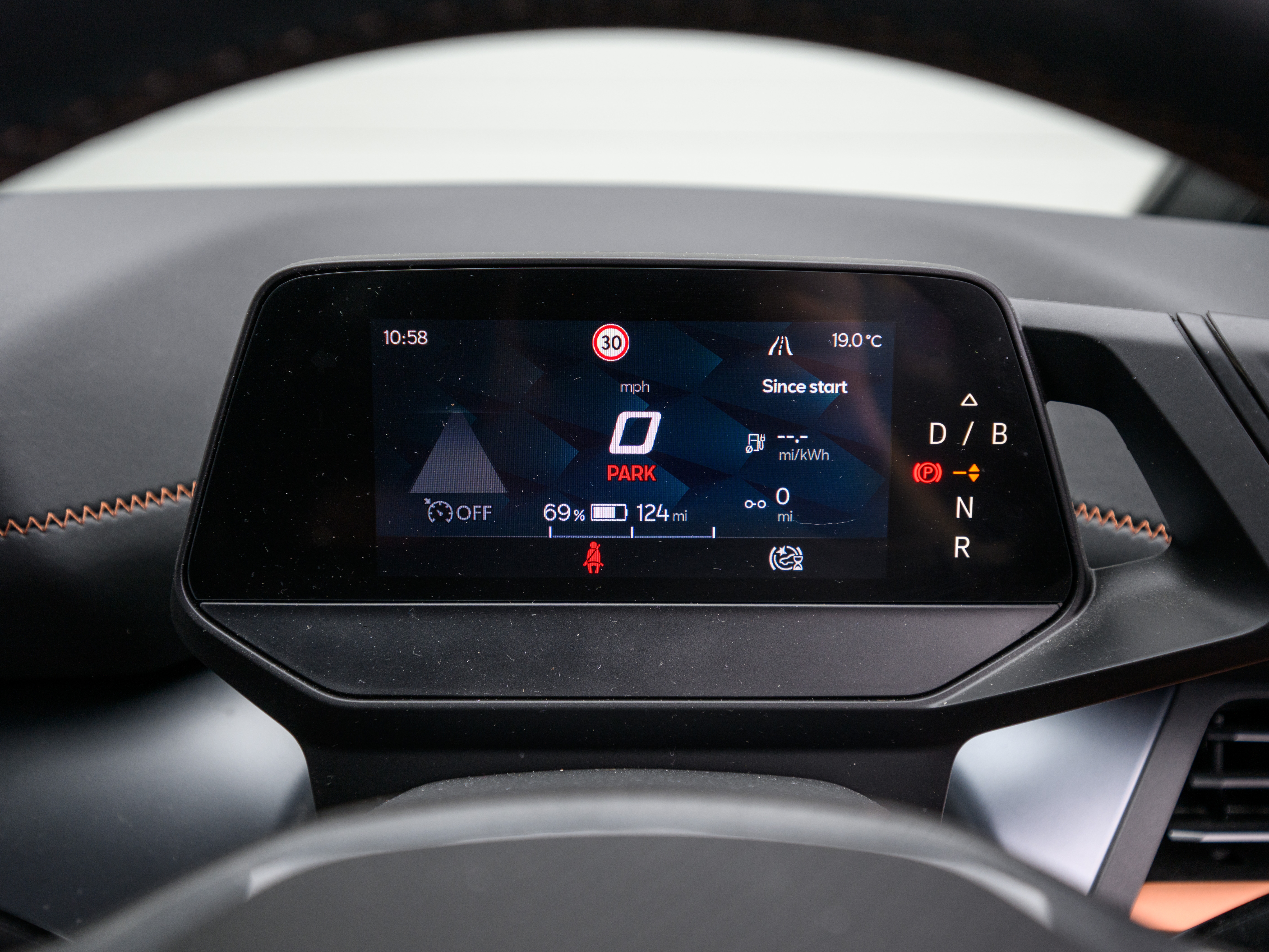 El panel de instrumentos de los autos son digitales en autos modernos.