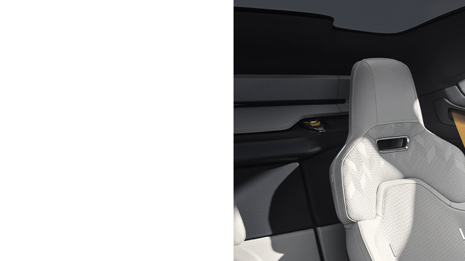 Polestar 5 tiene una configuración de 4 asientos y uno extra.