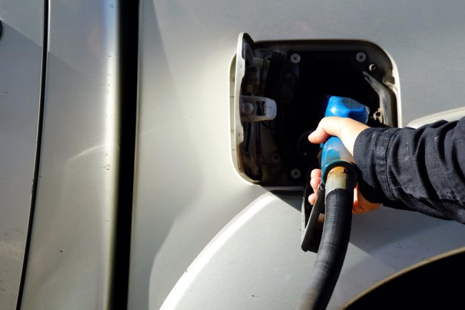 El mito de llenar el tanque de gasolina en la mañana: ¿verdad o engaño?