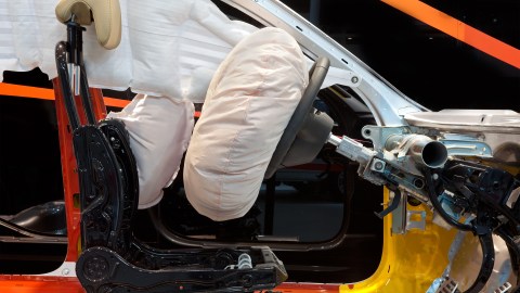 Peligro mortal: airbags falsos causan muertes en vehículos estadounidenses.