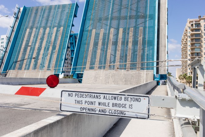 puente levadizo bloqueado