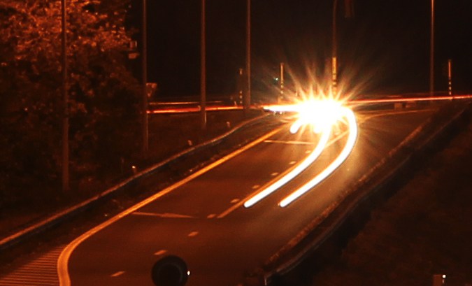 rampa en autopista de noche