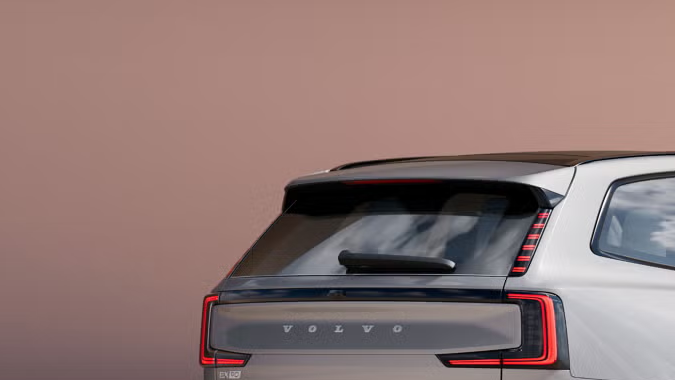 Volvo EX90 2026 ofrece menores tiempos de carga.