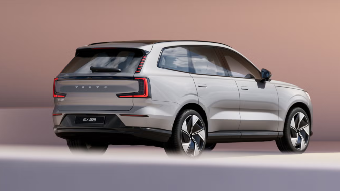 Volvo EX90 2026 ofrece menores tiempos de carga.