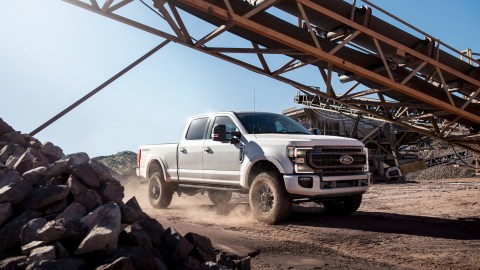 Camionetas Super Duty 2020-2022: problema en cámara de retroceso obliga a revisión.