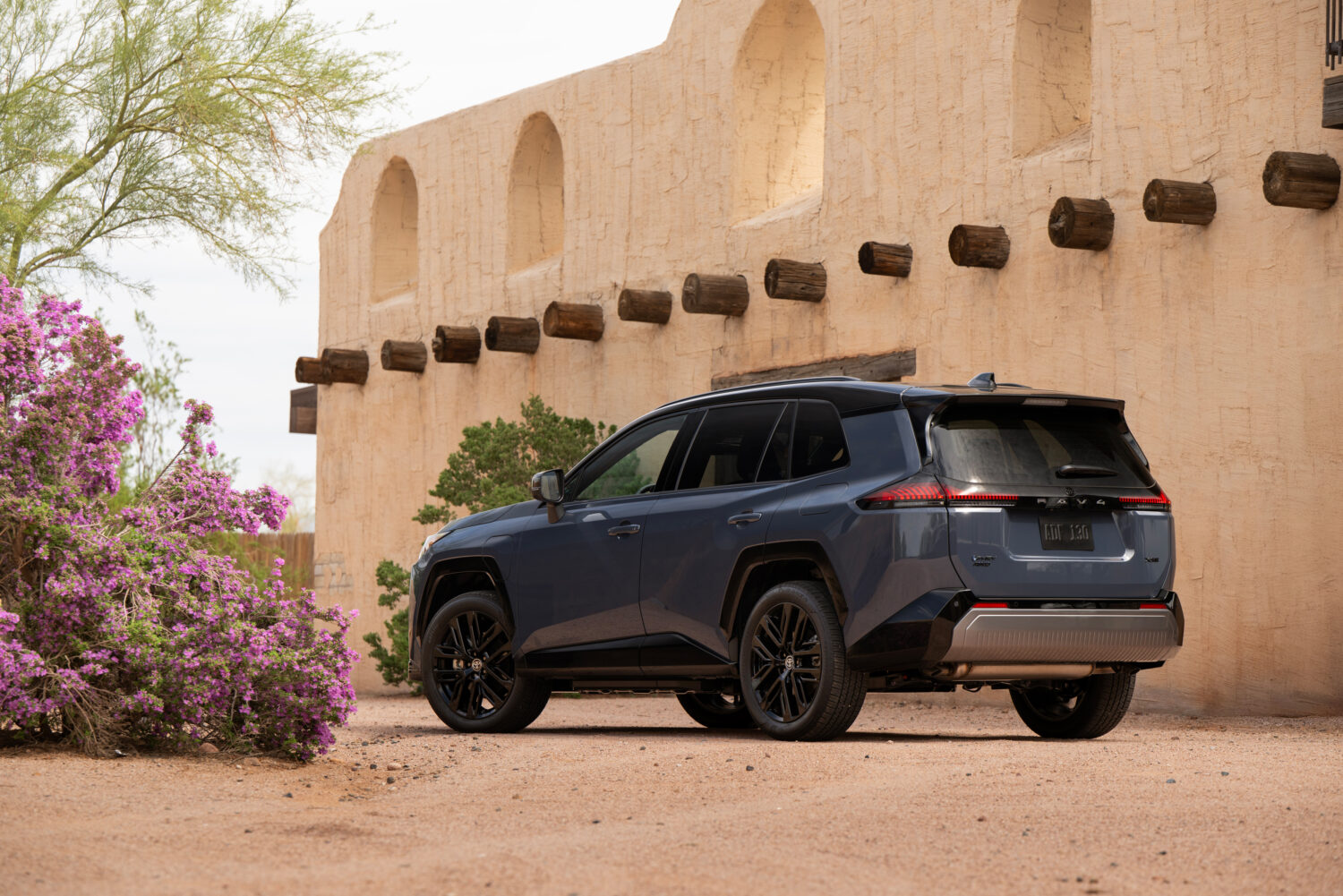 Toyota RAV4 2026 logra un diseño más moderno.